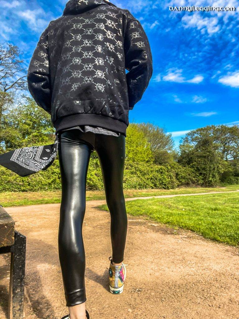 dannylegging, danny legging, leather leggings, shiny, metallic, converse, lookbook, outfits, style, cyber, alternative